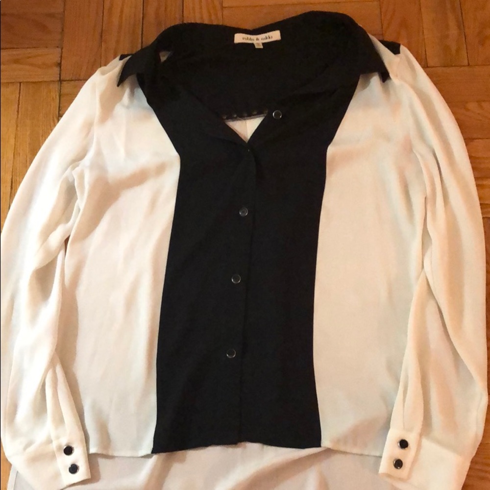 Robbi & Nikki black and white button down blouse